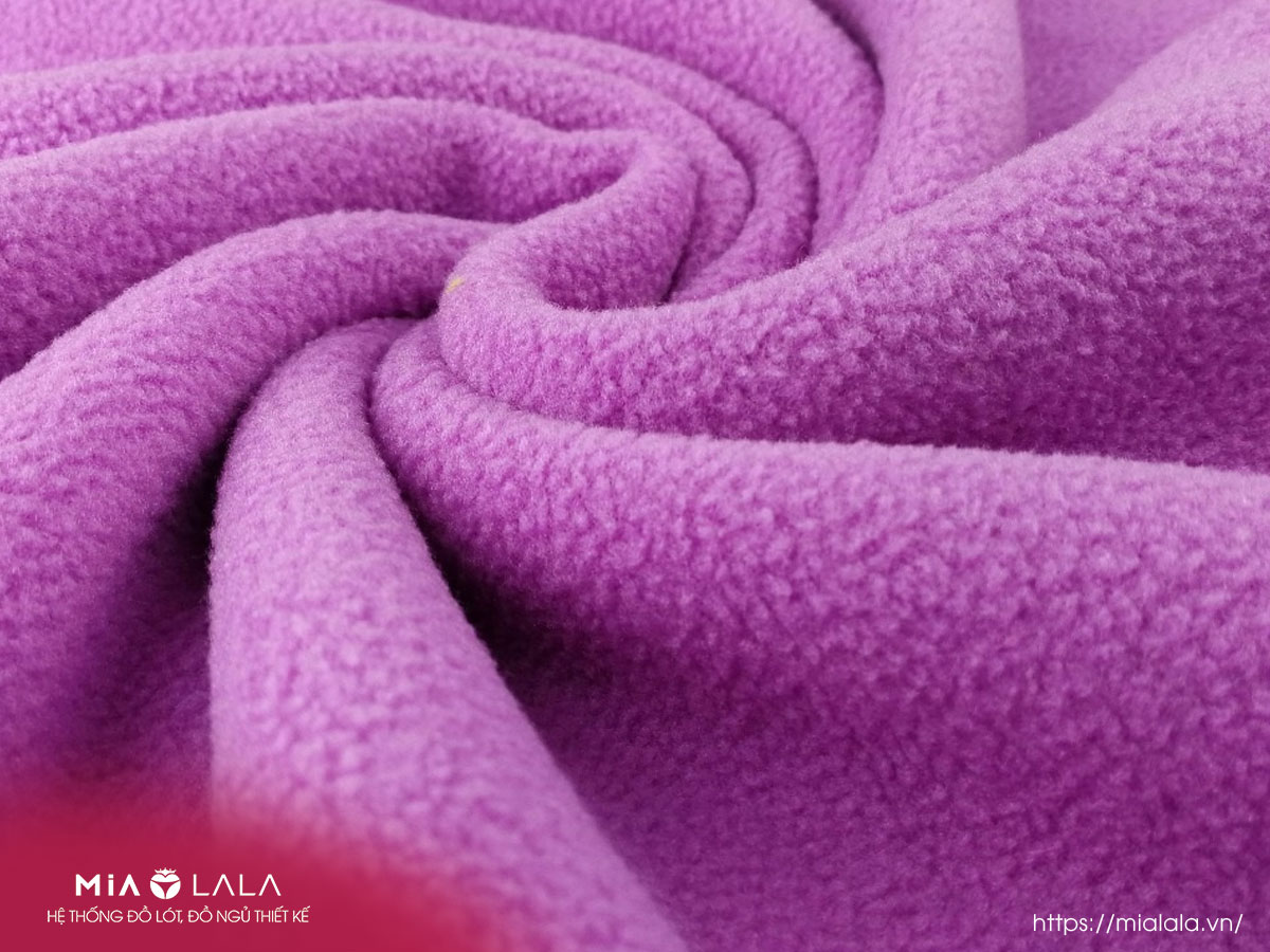 Vải nỉ được tạo ra bằng cách kết hợp giữa len và vải