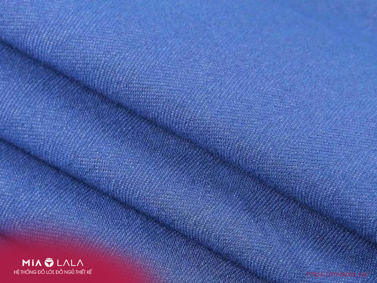 Vải denim là loại vải được làm từ sợi cotton dày và chắc