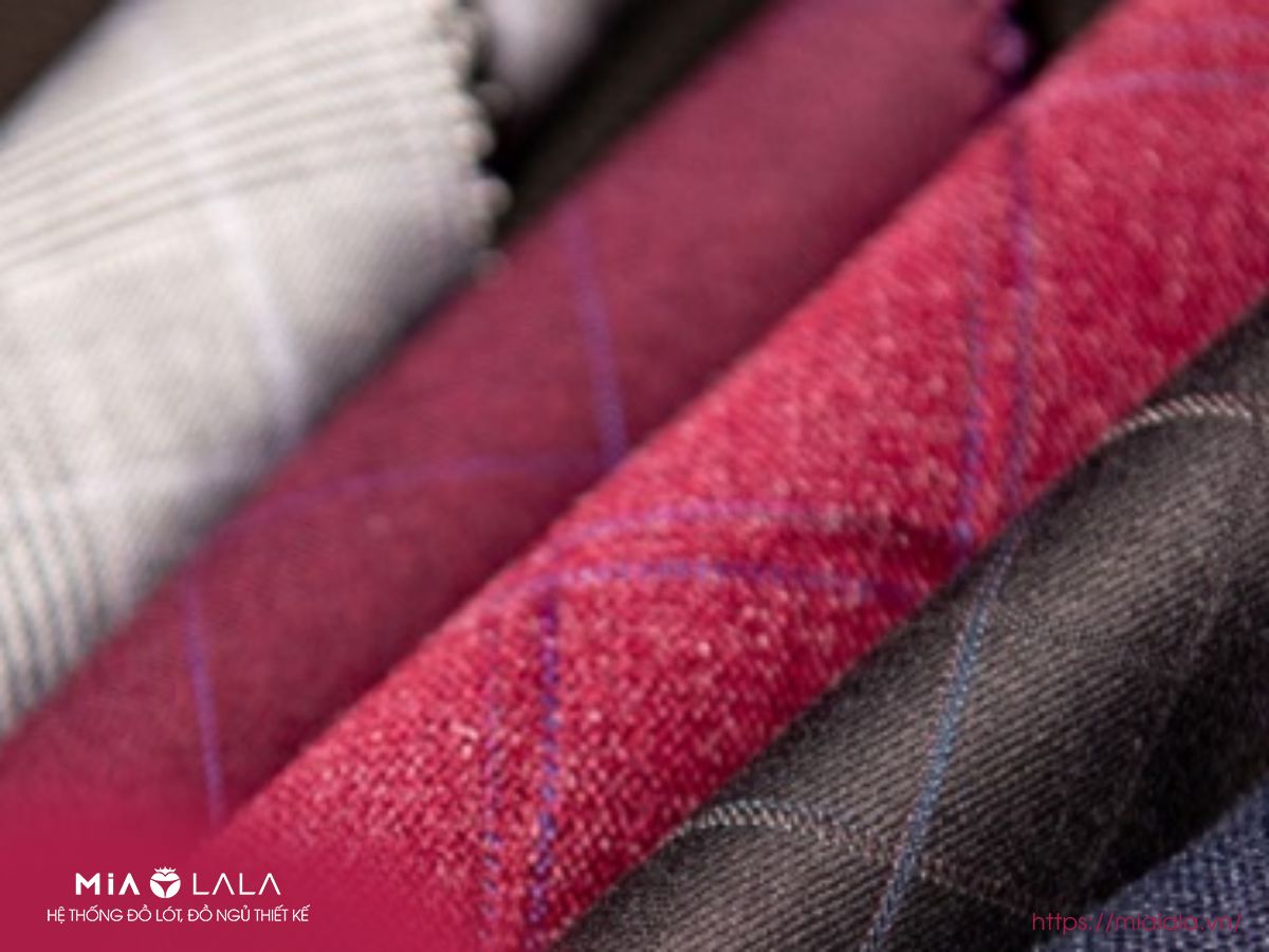Vải tuytsi là một loại vải được tạo thành từ sợi Polyester và Spandex