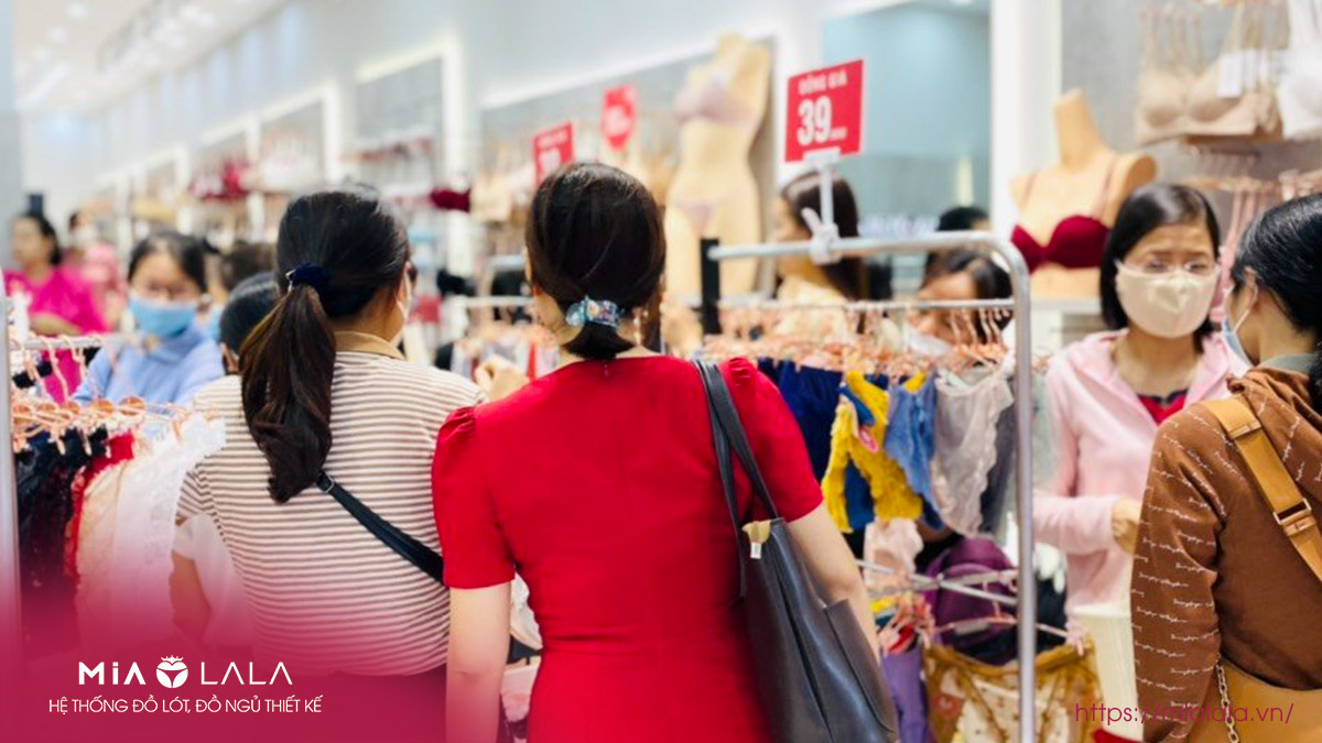  “Đột nhập” bữa tiệc khai trương của Mialala tại 29 Nguyễn Đức Cảnh, Hải Phòng