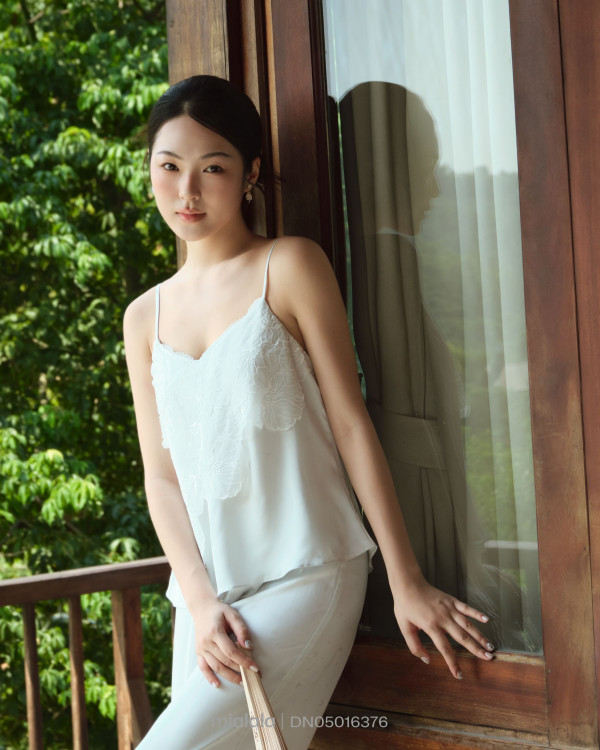  Đồ Ngủ Lụa Nữ ADQD Phối Ren Chéo Thanh Lịch Nữ Tính Có Đệm Mút Tiện Lợi