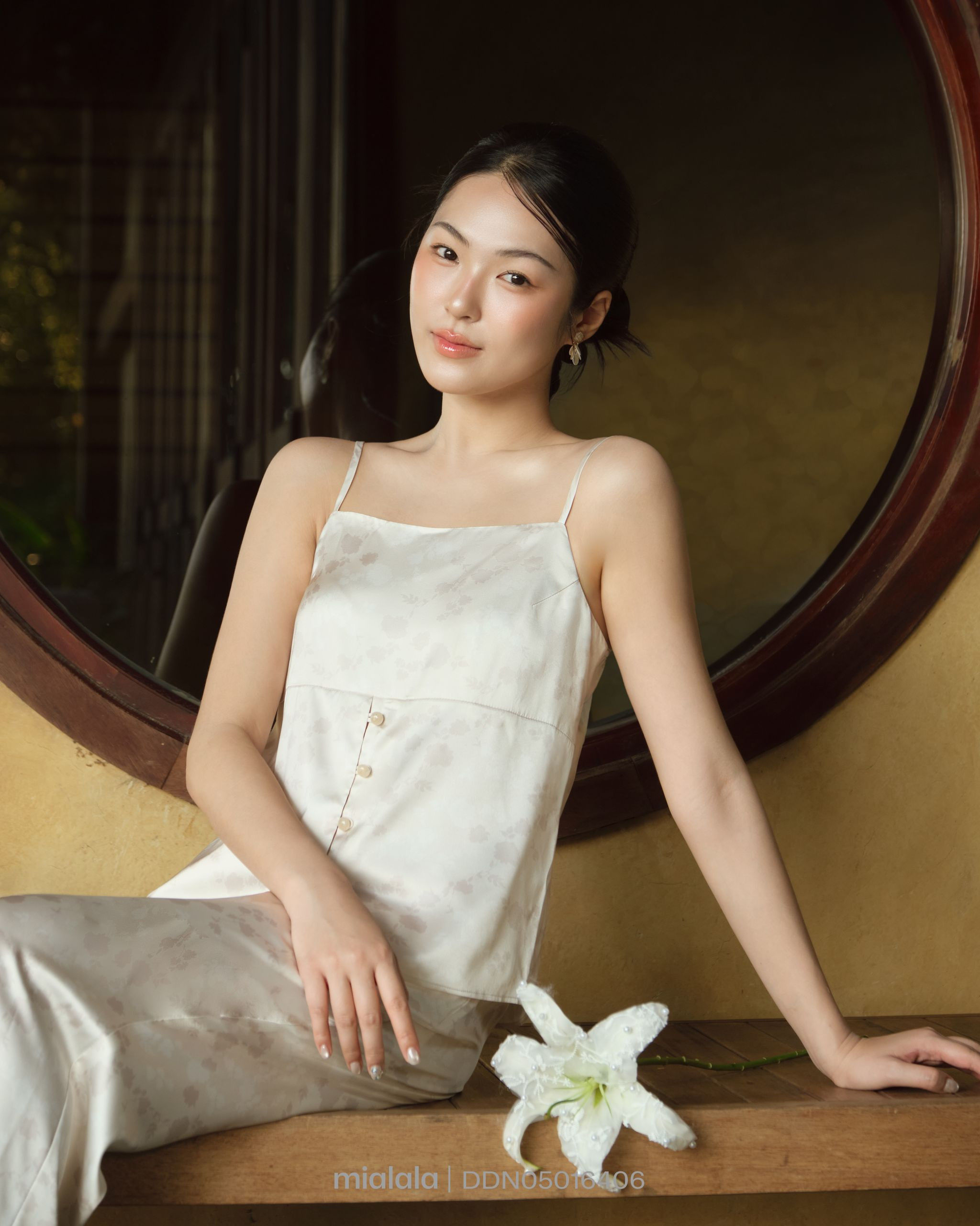 Bộ Đồ Ngủ Lụa Nữ Họa Tiết Hoa Hồng Áo Dây Có Đệm Mút Tiện Lợi Thoải Mái